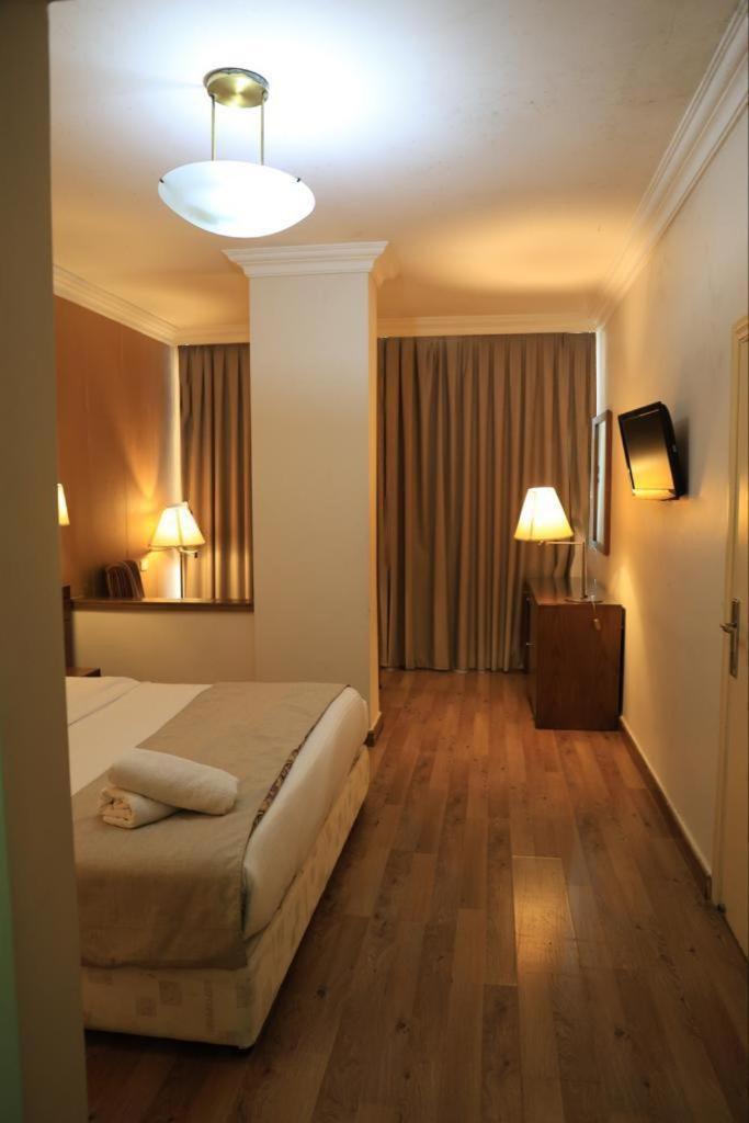 Orient Prince Hotel Beirut Bagian luar foto