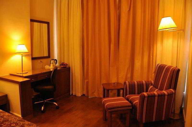 Orient Prince Hotel Beirut Bagian luar foto