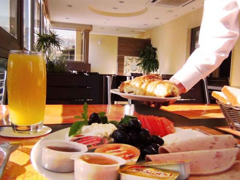 Orient Prince Hotel Beirut Bagian luar foto